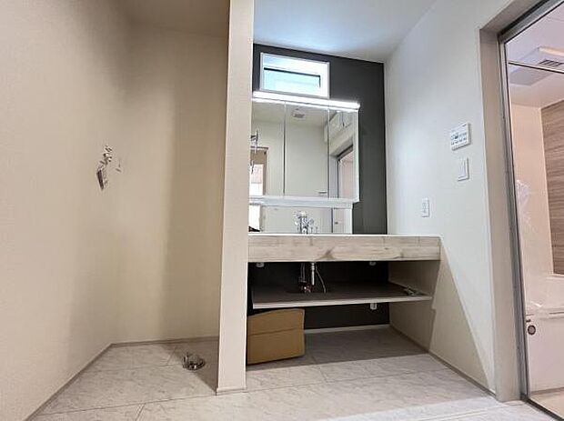 脱衣所は小さなお子様がいるご家庭にも重宝されます。