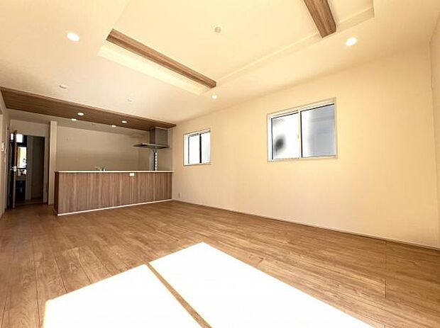 リビングダイニングになります。ご家族そろっての素敵な空間になりそうですね。