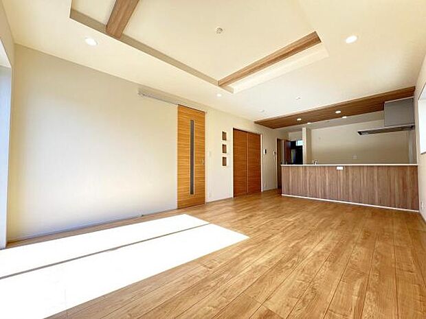 家族団らんの場所としてゆったりと居心地の良いリビングです。