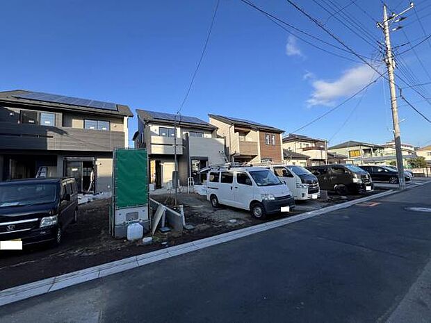 間取り図をご覧ください。洗面室が3帖ありますので、使いやすそうです。