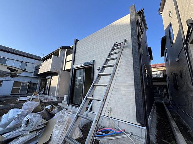 徒歩で、西原小学校8分、一条中学校7分、たいらや7分。通学、買物に申し分ない立地です。