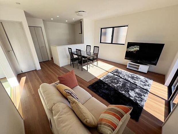 リビングダイニングになります。ご家族そろっての素敵な空間になりそうですね。