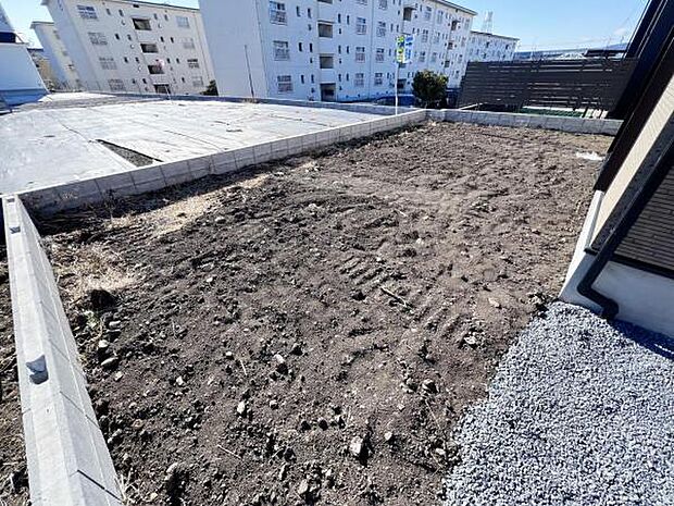 お庭スペースは、ガーデニングやお子様との外遊びなど多彩な用途でお楽しみいただけます。