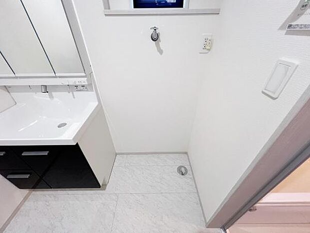 洗濯機置場になります。