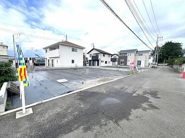 前面道路を含めた現地写真です。ぜひ周辺環境も併せてご覧ください。