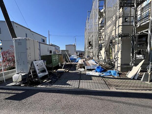 カースペースは車種により3台駐車可能です。