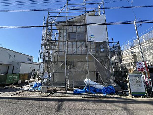 木造2階建てです。