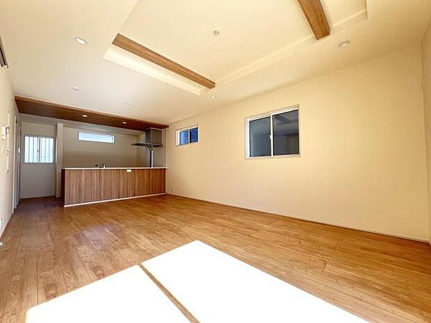 リビングダイニングになります。ご家族そろっての素敵な空間になりそうですね。