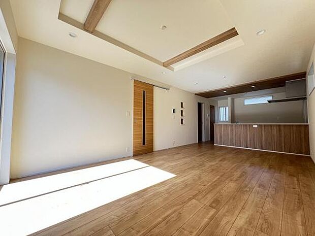 家族団らんの場所としてゆったりと居心地の良いリビングです。