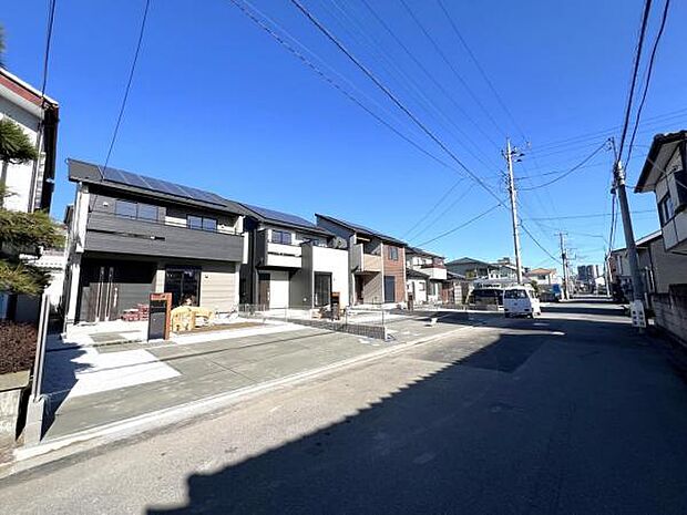 前面道路は6.1ｍございますので、車の出入りが楽楽です。