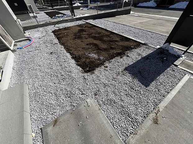 お庭スペースは、ガーデニングやお子様との外遊びなど多彩な用途でお楽しみいただけます。