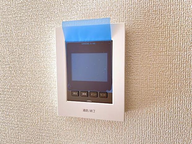 訪問者を確認できるTVモニター付きインターフォンです。