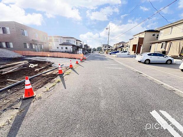 前面道路を含めた現地写真です。ぜひ周辺環境も併せてご覧ください。