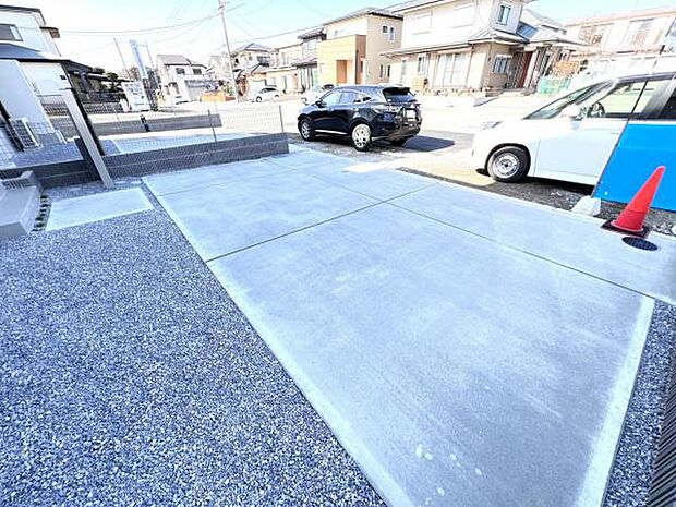 駐車場ももちろん完備しておりますのでお車所有の方にも心強いです。