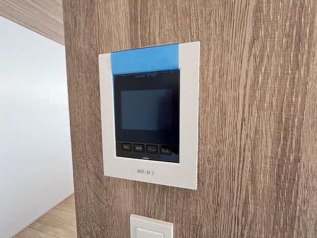 モニター付きインターフォンもうれしい標準装備です。