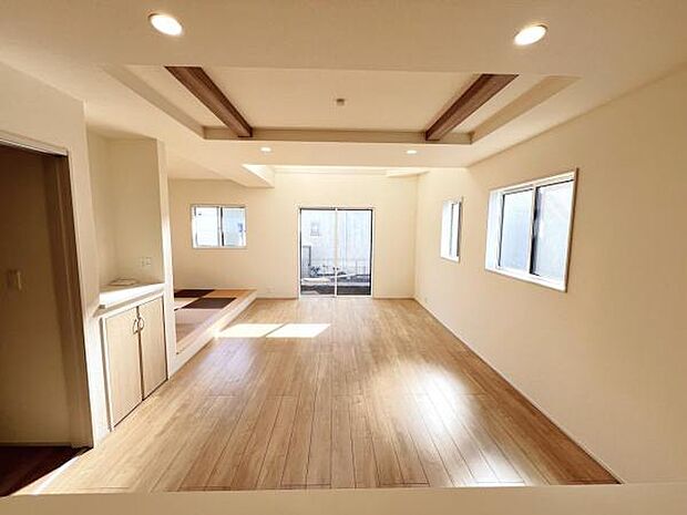 暖かな日差しが差し込むリビングダイニングです。