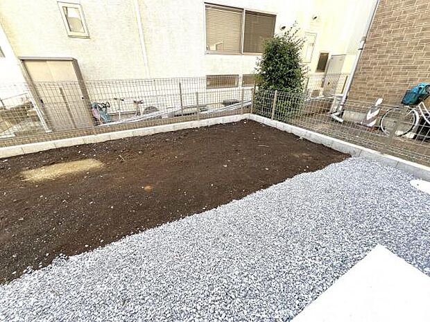 お庭スペースです。趣味やご家族団らんを楽しめそうですね。