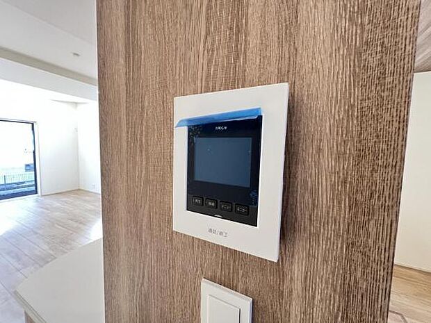 モニター付きインターフォンもうれしい標準装備です。