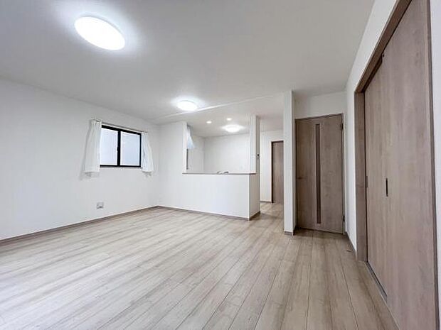 リビングダイニングになります。ご家族そろっての素敵な空間になりそうですね。