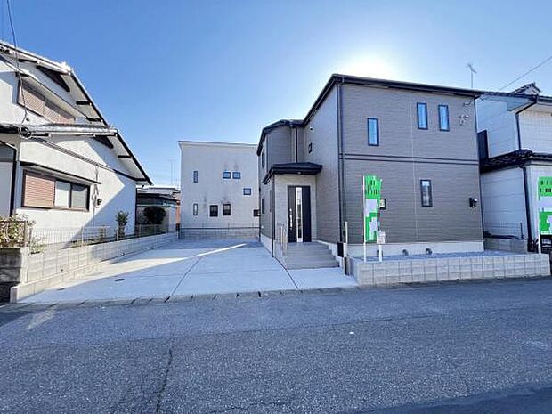 前面道路を含めた現地写真です。