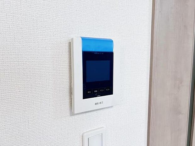 訪問者を確認できるTVモニター付きインターフォンです。