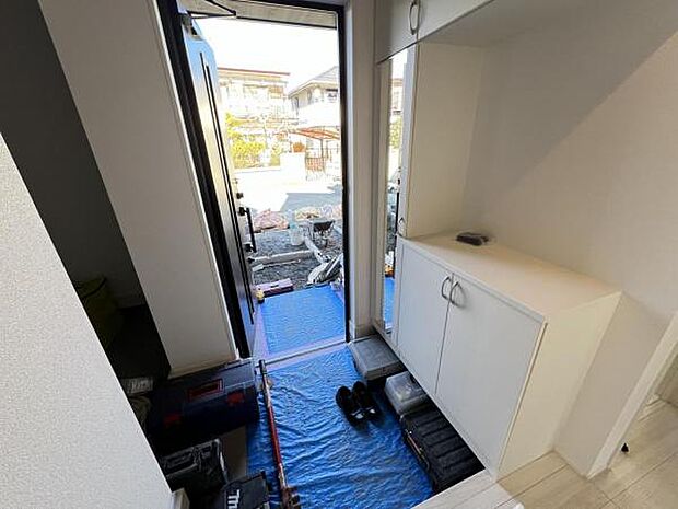 スマホケースやお財布にカードキーをいれておけば、かざすだけで簡単に玄関の開閉ができます。