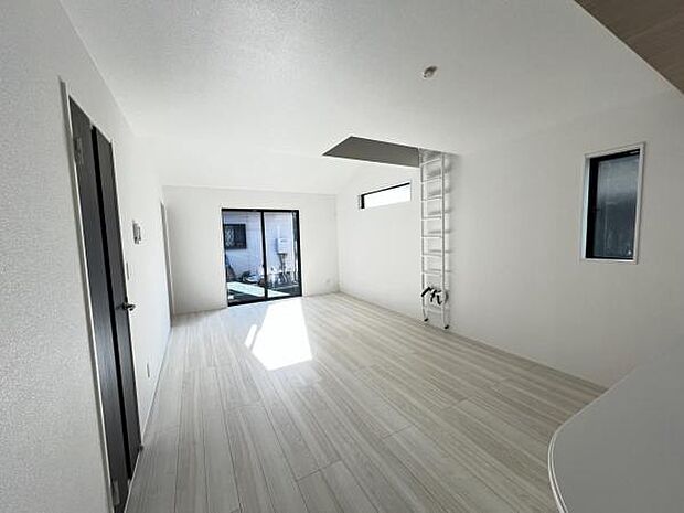 リビングダイニングになります。ご家族そろっての素敵な空間になりそうですね。