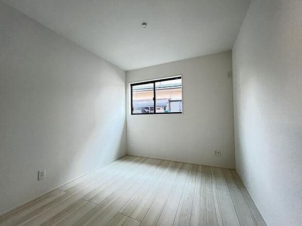 洋室5.25帖です。子供部屋や趣味部屋にいかがでしょうか。