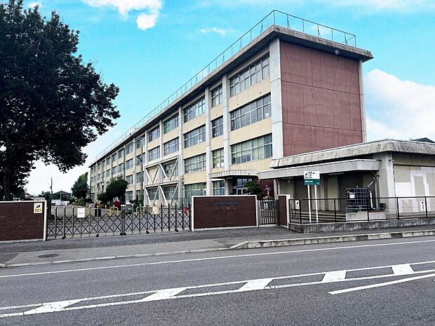 雀宮中央小学校まで約884m(徒歩12分)