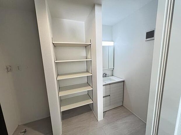 脱衣所は小さなお子様がいるご家庭にも重宝されます。