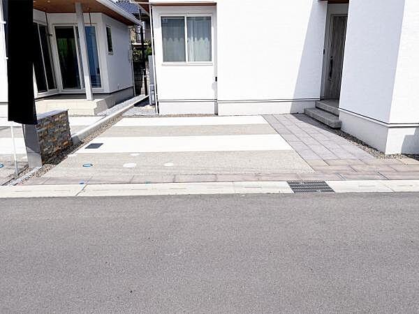 セカンドカーにも便利な駐車2台可能です。