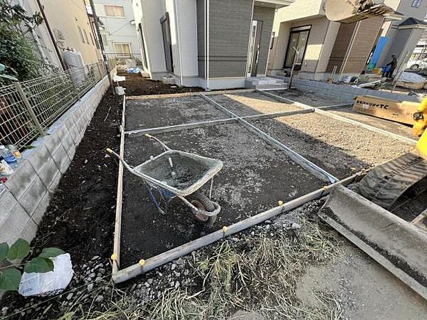 セカンドカーにも便利な駐車2台可能です。