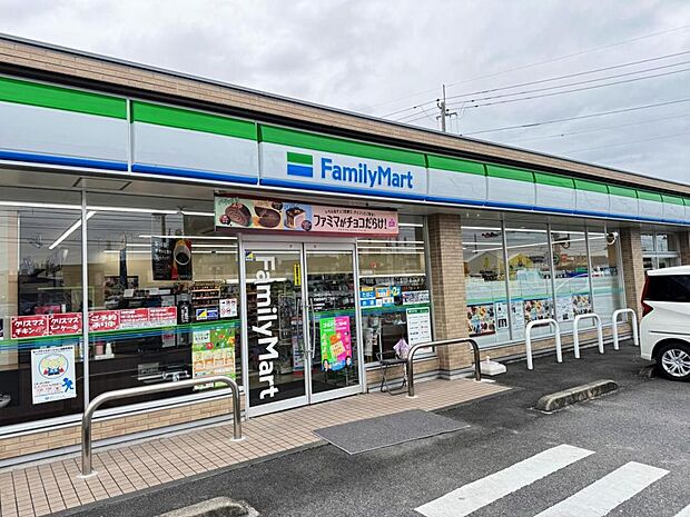 ファミリーマート 宇都宮越戸三丁目店まで約750m（徒歩10分）