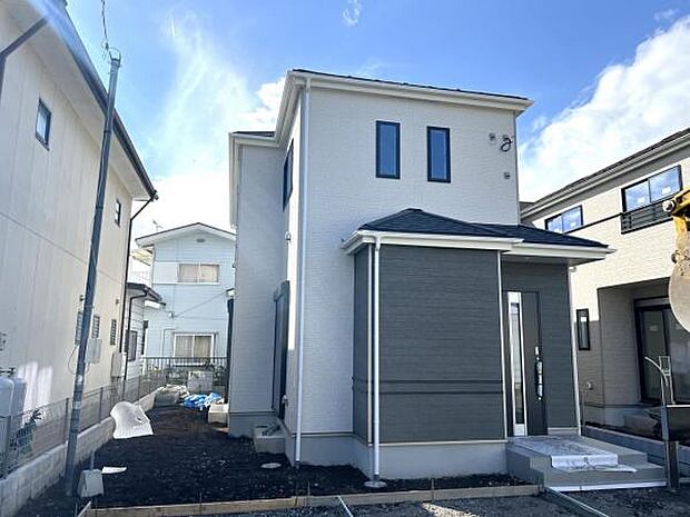 木造2階建て、耐震等級3級です。