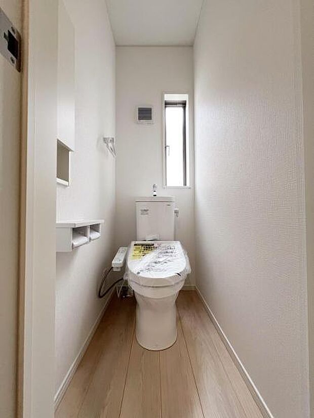 雨天時の荷物搬入に便利な玄関ポーチ付きです。