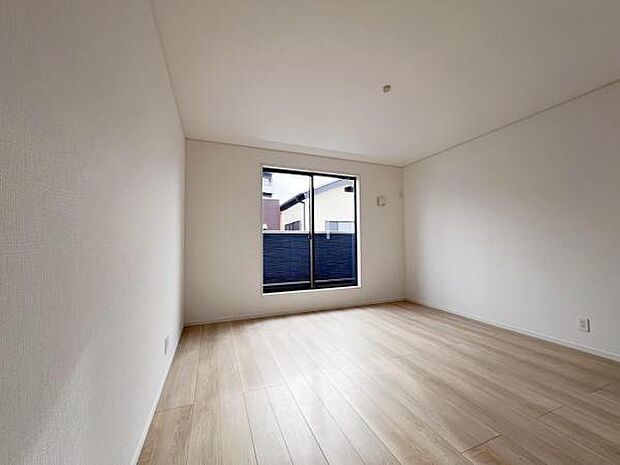 前面道路を含めた現地写真です。ぜひ周辺環境も併せてご覧ください。