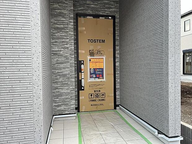 スマホケースやお財布にカードキーをいれておけば、かざすだけで簡単に玄関の開閉ができます。