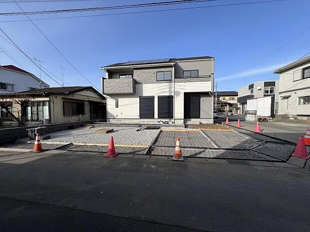 セカンドカーにも便利な駐車3台可能です。