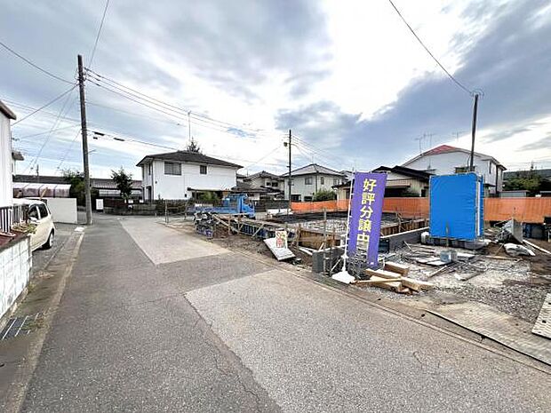 前面道路を含めた現地写真です。ぜひ周辺環境も併せてご覧ください。