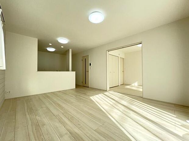 家族団らんの場所としてゆったりと居心地の良いリビングです。