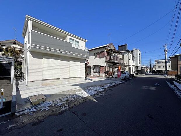 前面道路を含めた現地写真です。ぜひ周辺環境も併せてご覧ください。