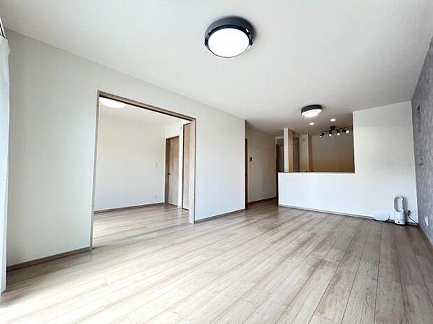 家族団らんの場所としてゆったりと居心地の良いリビングです。