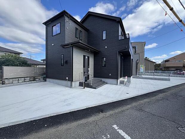 駐車場ももちろん完備しておりますのでお車所有の方にも心強いです。