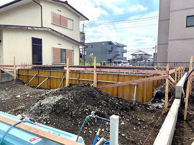木造2階建て、耐震等級3級です。