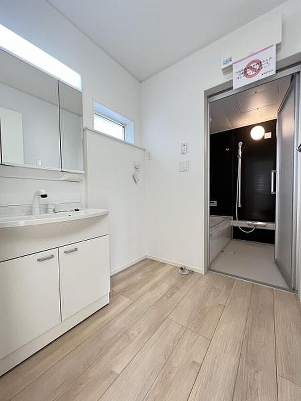 脱衣所は小さなお子様がいるご家庭にも重宝されます。