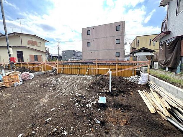 木造2階建て、耐震等級3級です。