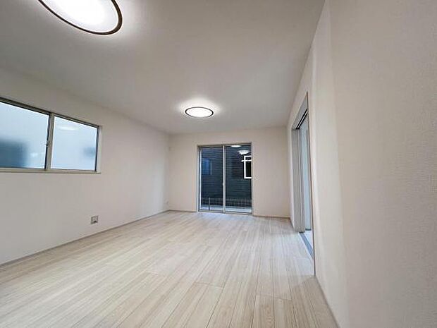 家族団らんの場所としてゆったりと居心地の良いリビングです。