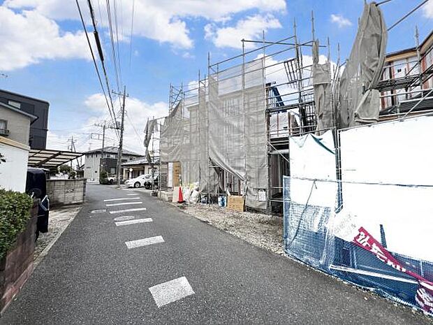 前面道路を含めた現地写真です。ぜひ周辺環境も併せてご覧ください。