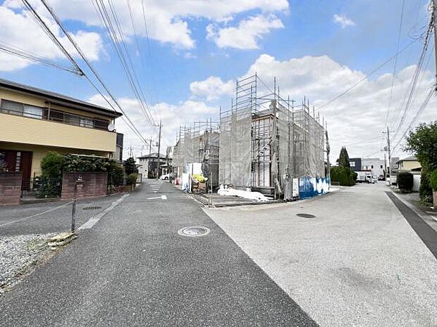 前面道路を含めた現地写真です。ぜひ周辺環境も併せてご覧ください。