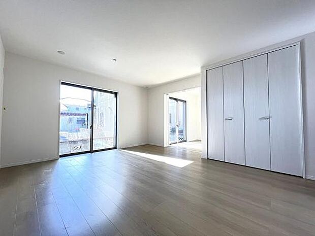 リビングダイニングになります。ご家族そろっての素敵な空間になりそうですね。